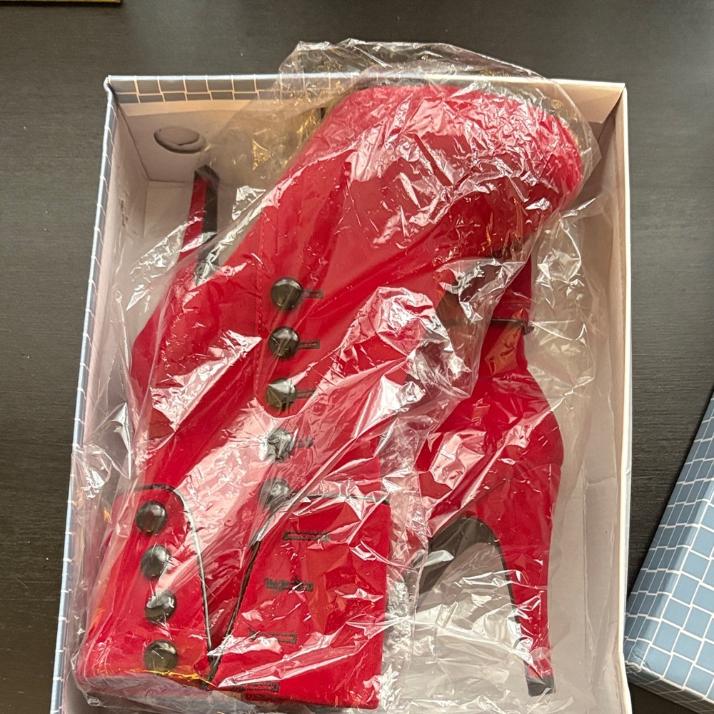 NWOT Chic Red Ankle Booties - Picture 6 of 7
